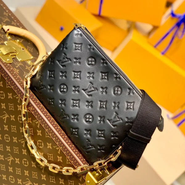 Louis Vuitton Item No.: M57790 Size: 26x20x12cm